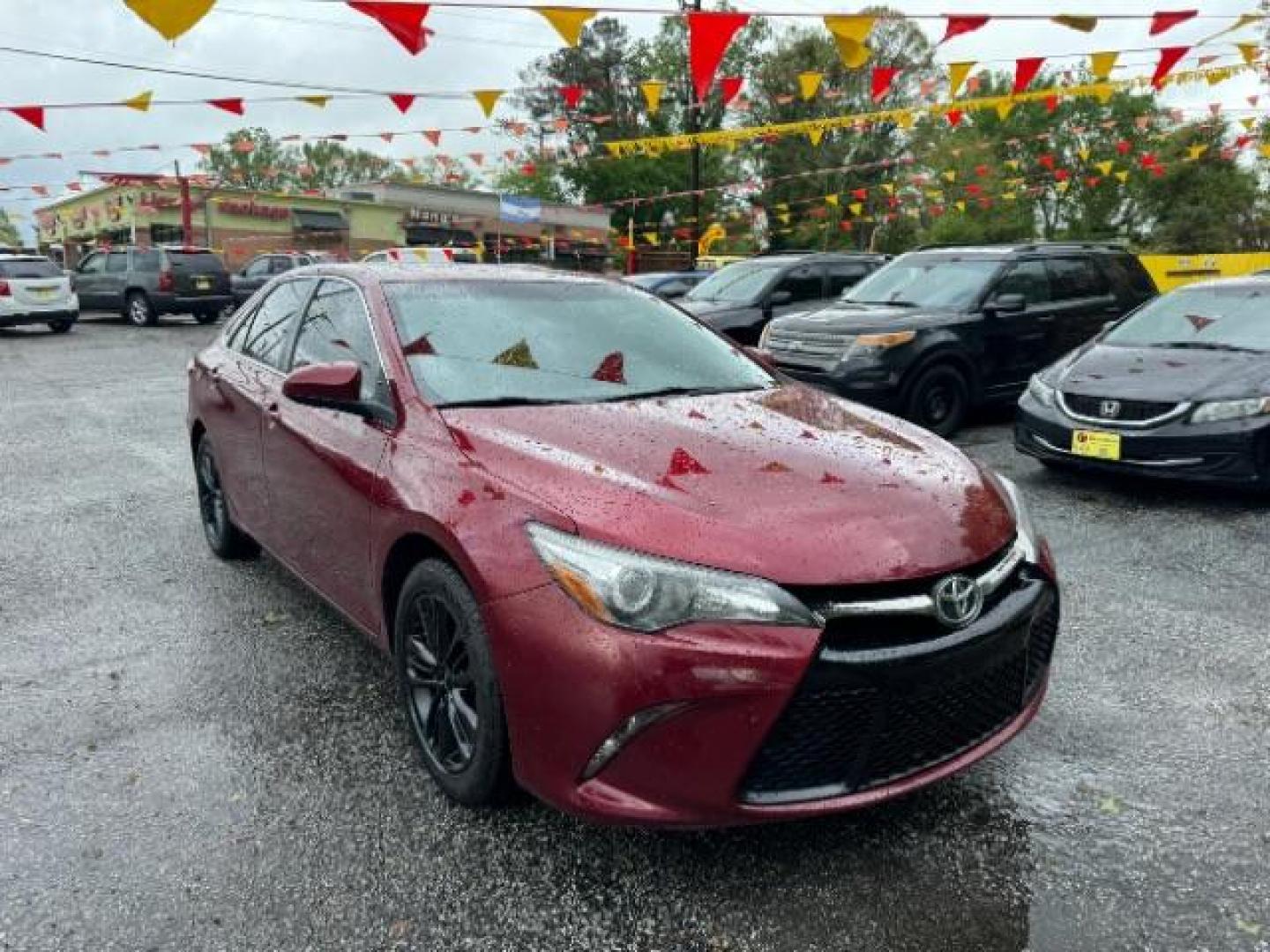 2016 Red Toyota Camry SE (4T1BF1FK4GU) with an 2.5L L4 DOHC 16V engine, 6-Speed Automatic transmission, located at 1806 Veterans Memorial Hwy SW, Austell, GA, 30168, (770) 944-9558, 33.817959, -84.606987 - Photo#2