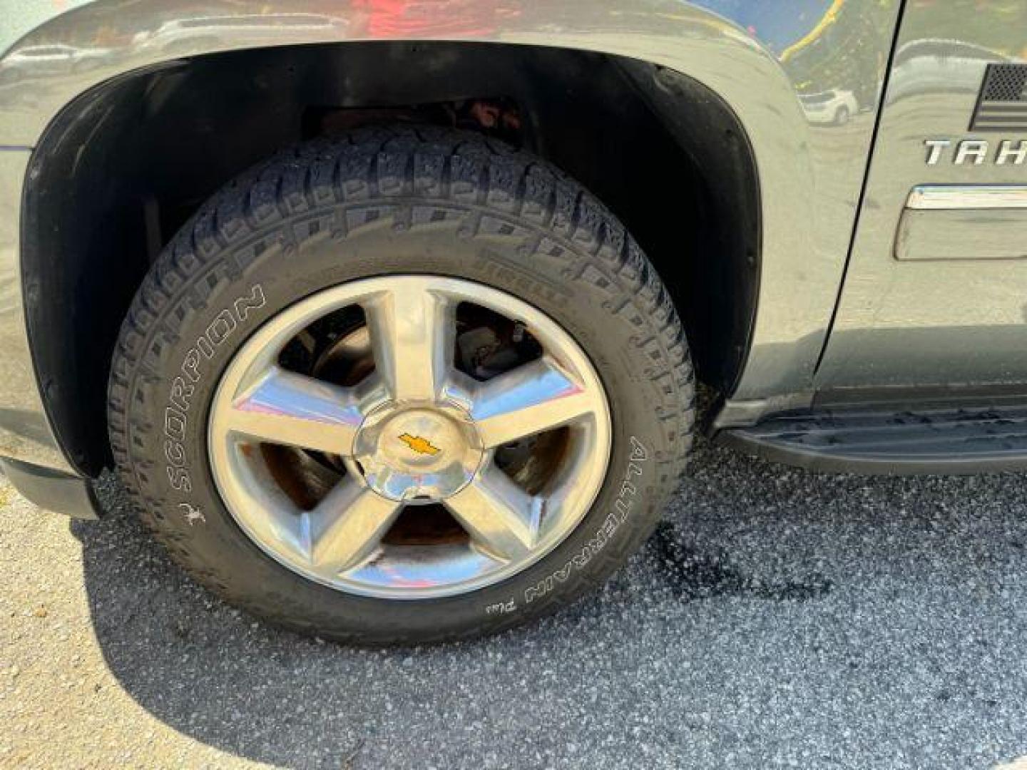 2011 Green Chevrolet Tahoe LTZ 2WD (1GNSCCE05BR) with an 5.3L V8 OHV 16V FFV engine, 6-Speed Automatic transmission, located at 1806 Veterans Memorial Hwy SW, Austell, GA, 30168, (770) 944-9558, 33.817959, -84.606987 - Photo#3