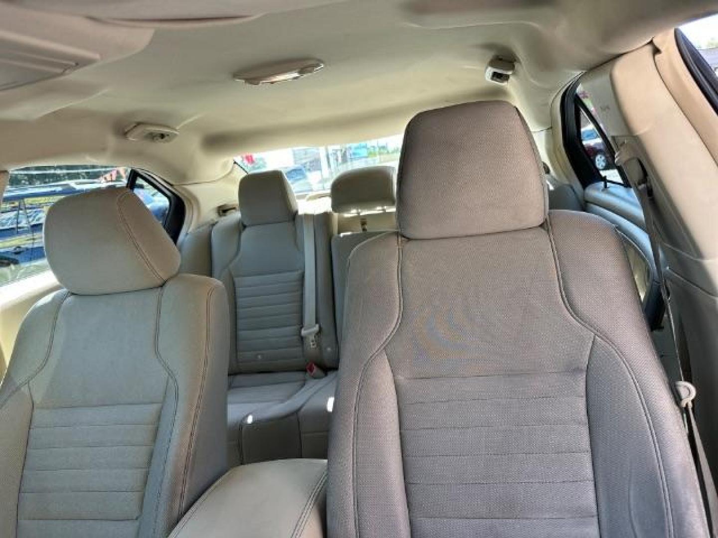 2016 WHITE Ford Taurus SE FWD (1FAHP2D88GG) with an 3.5L V6 DOHC 24V engine, 6-Speed Automatic transmission, located at 1806 Veterans Memorial Hwy SW, Austell, GA, 30168, (770) 944-9558, 33.817959, -84.606987 - Photo#10