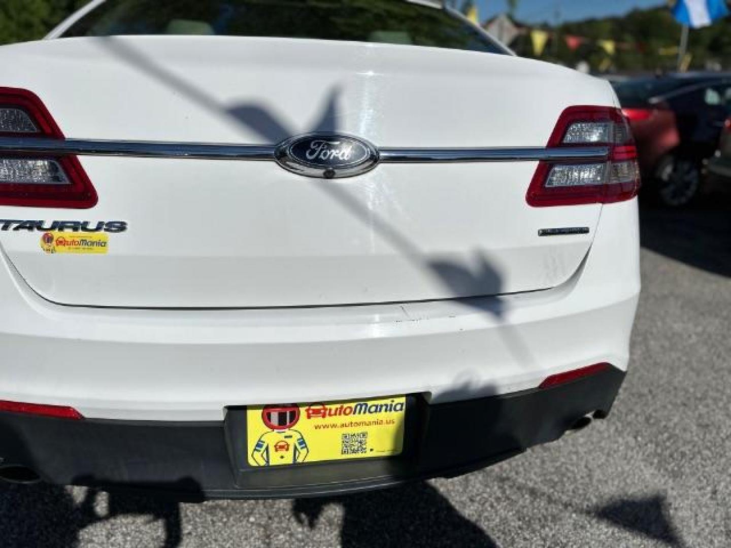 2016 WHITE Ford Taurus SE FWD (1FAHP2D88GG) with an 3.5L V6 DOHC 24V engine, 6-Speed Automatic transmission, located at 1806 Veterans Memorial Hwy SW, Austell, GA, 30168, (770) 944-9558, 33.817959, -84.606987 - Photo#21