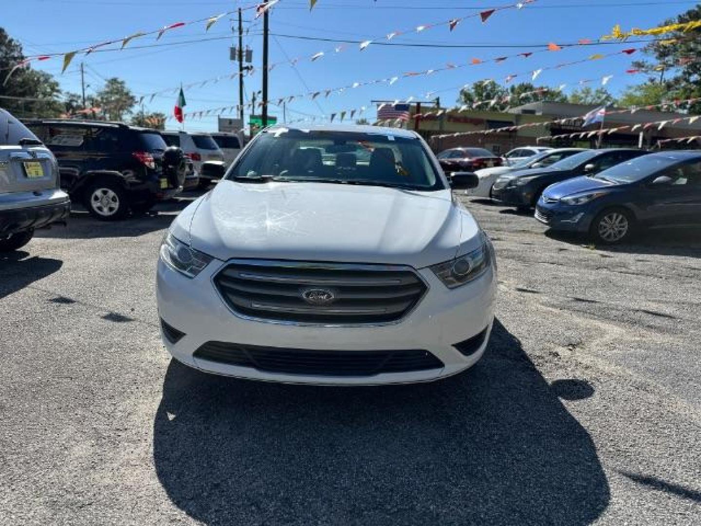 2016 WHITE Ford Taurus SE FWD (1FAHP2D88GG) with an 3.5L V6 DOHC 24V engine, 6-Speed Automatic transmission, located at 1806 Veterans Memorial Hwy SW, Austell, GA, 30168, (770) 944-9558, 33.817959, -84.606987 - Photo#2