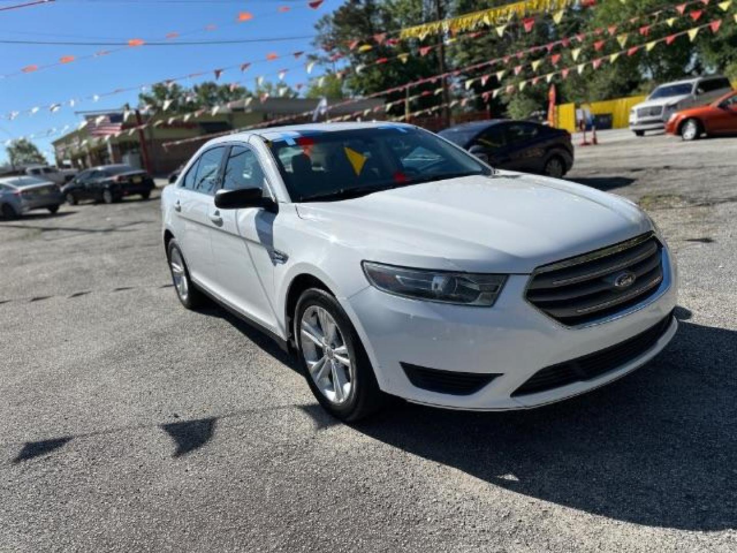 2016 WHITE Ford Taurus SE FWD (1FAHP2D88GG) with an 3.5L V6 DOHC 24V engine, 6-Speed Automatic transmission, located at 1806 Veterans Memorial Hwy SW, Austell, GA, 30168, (770) 944-9558, 33.817959, -84.606987 - Photo#3