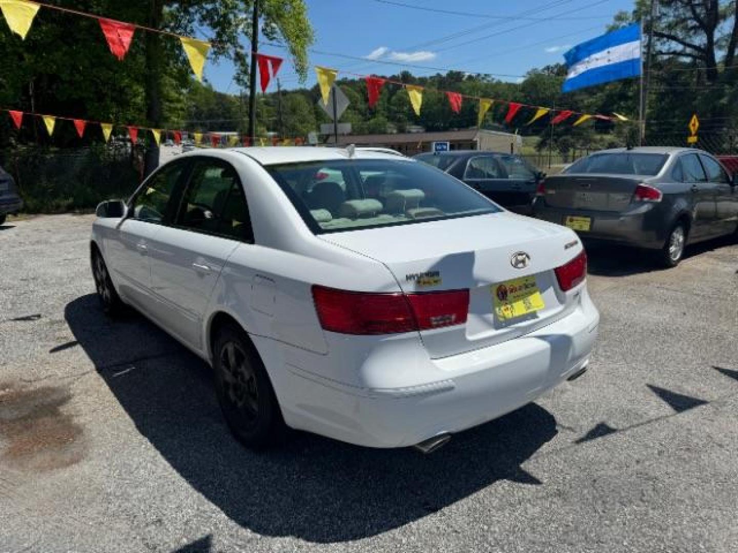 2009 White Hyundai Sonata GLS V6 (5NPET46F69H) with an 3.3L V6 DOHC 24V engine, 5-Speed Automatic transmission, located at 1806 Veterans Memorial Hwy SW, Austell, GA, 30168, (770) 944-9558, 33.817959, -84.606987 - Photo#5