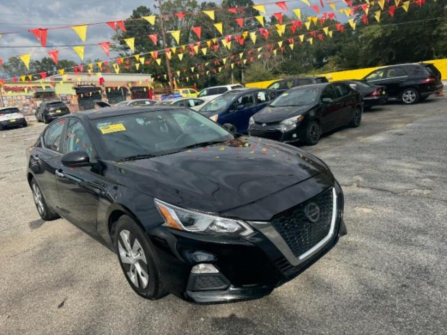 2019 Black Nissan Altima 2.5 S (1N4BL4BV3KN) with an 2.5L L4 DOHC 16V engine, Continuously Variable Transmission transmission, located at 1806 Veterans Memorial Hwy SW, Austell, GA, 30168, (770) 944-9558, 33.817959, -84.606987 - Photo#2