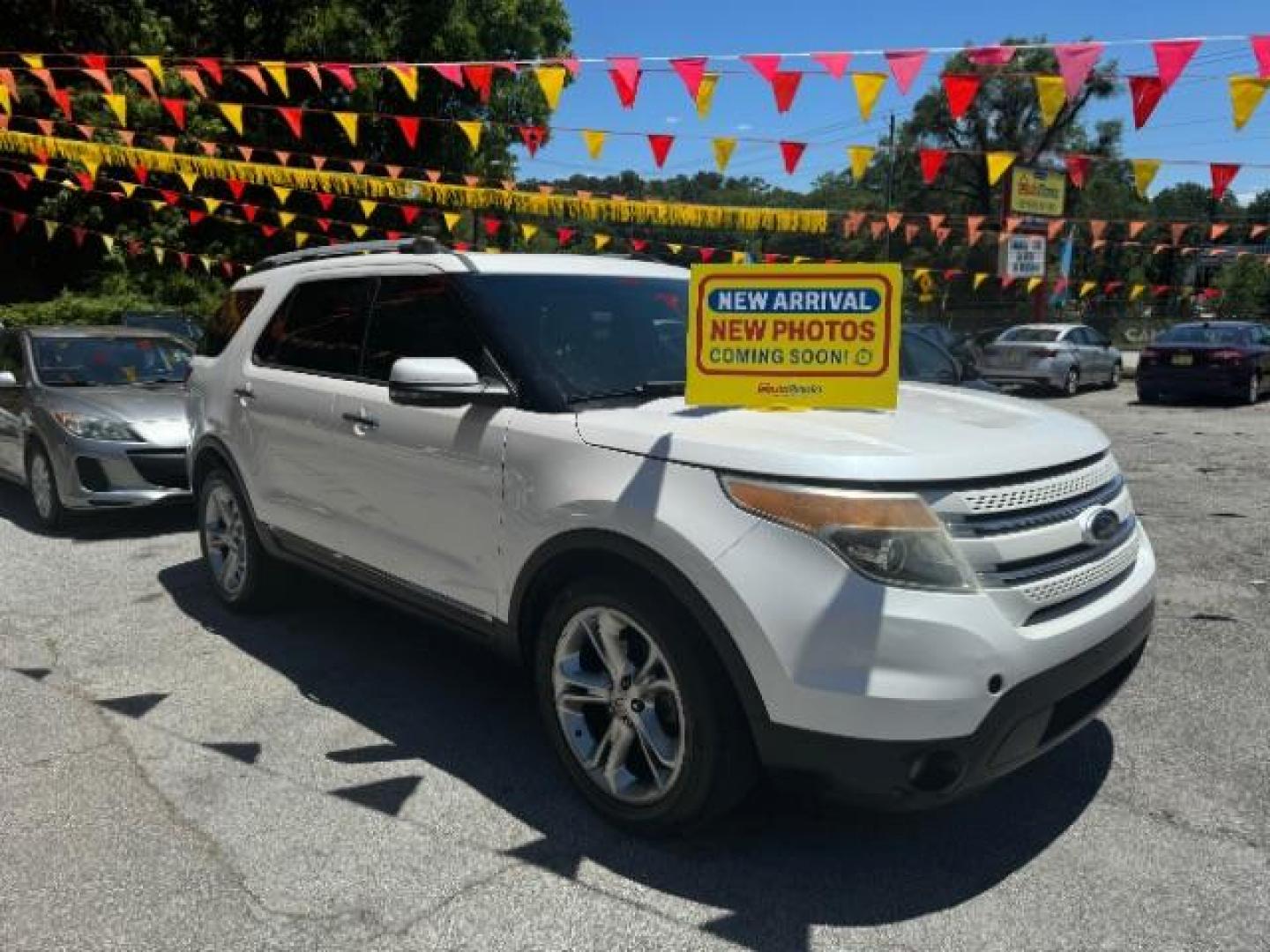 2013 White Ford Explorer Limited FWD (1FM5K7F85DG) with an 3.5L V6 DOHC 24V engine, 6-Speed Automatic transmission, located at 1806 Veterans Memorial Hwy SW, Austell, GA, 30168, (770) 944-9558, 33.817959, -84.606987 - Photo#0