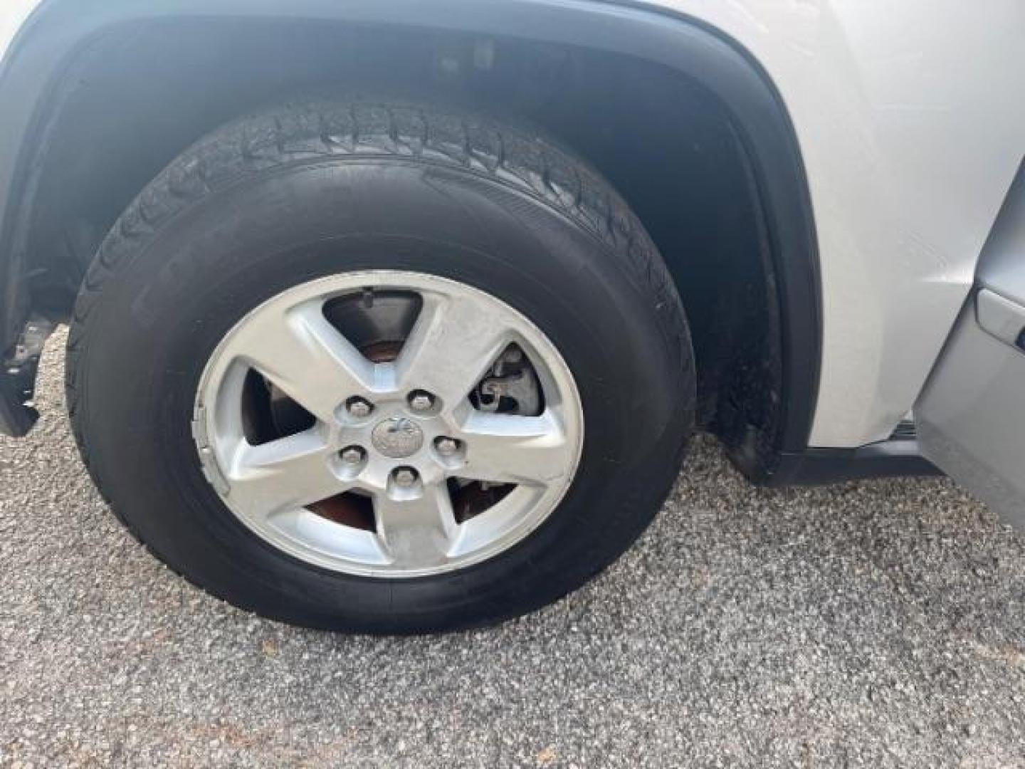 2012 Silver Jeep Grand Cherokee Laredo 2WD (1C4RJEAG6CC) with an 3.6L V6 DOHC 24V engine, 5-Speed Automatic transmission, located at 1806 Veterans Memorial Hwy SW, Austell, GA, 30168, (770) 944-9558, 33.817959, -84.606987 - Photo#19