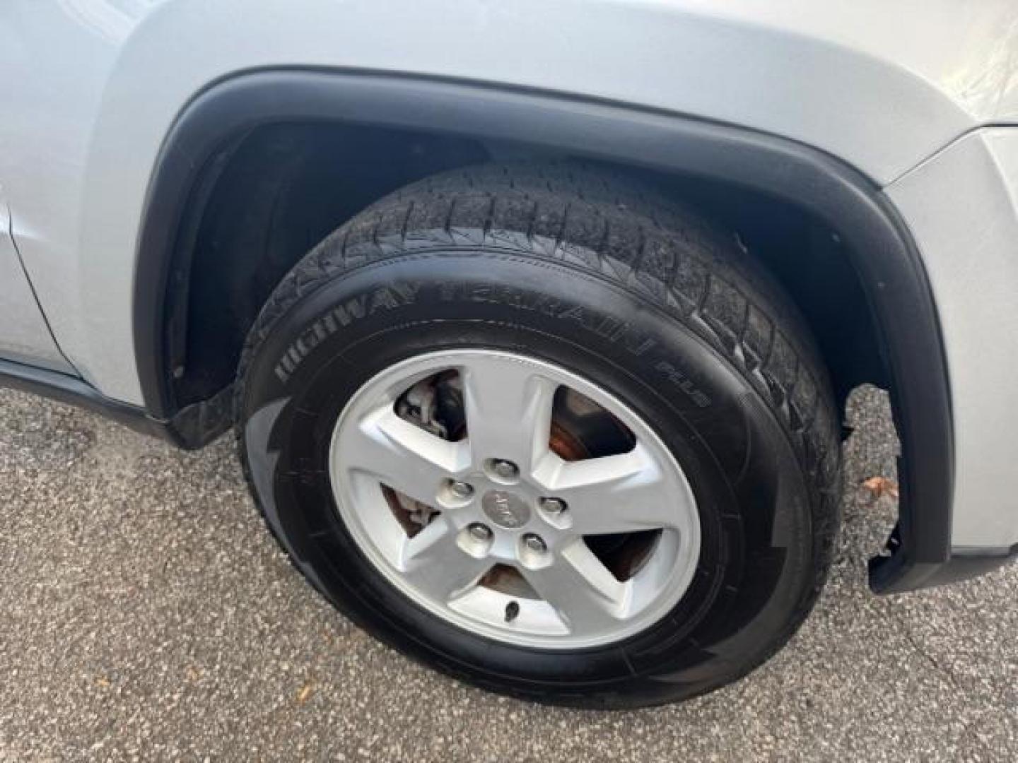 2012 Silver Jeep Grand Cherokee Laredo 2WD (1C4RJEAG6CC) with an 3.6L V6 DOHC 24V engine, 5-Speed Automatic transmission, located at 1806 Veterans Memorial Hwy SW, Austell, GA, 30168, (770) 944-9558, 33.817959, -84.606987 - Photo#20