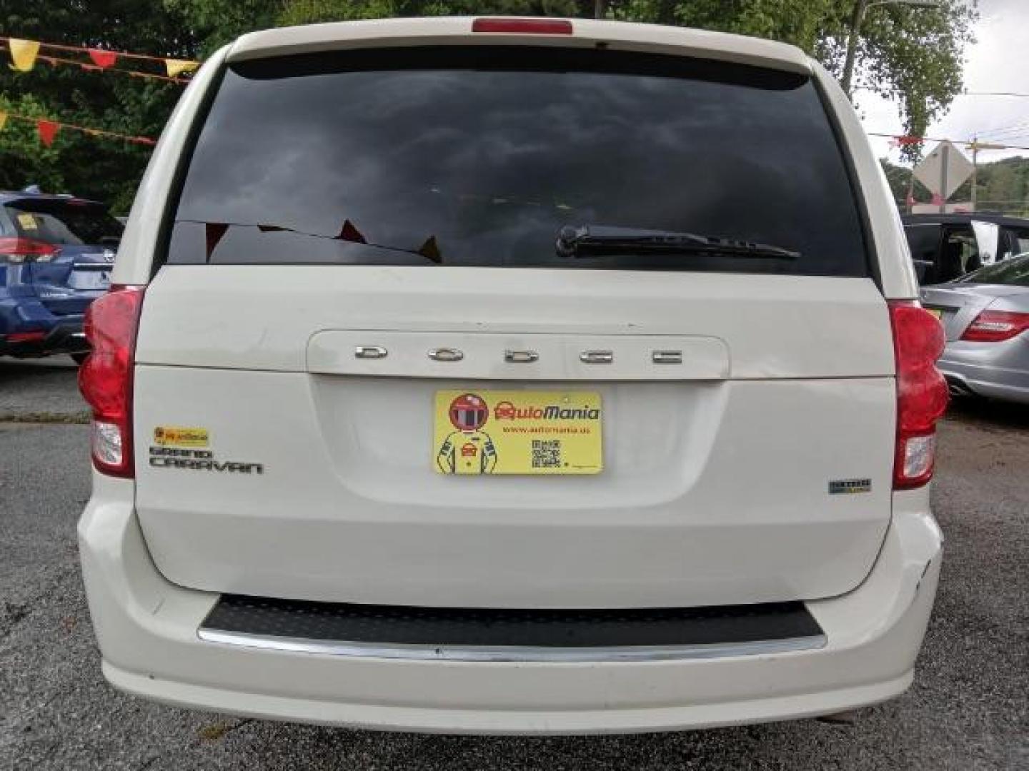 2013 White Dodge Grand Caravan SXT (2C4RDGCG2DR) with an 3.6L V6 DOHC 24V engine, 6-Speed Automatic transmission, located at 1806 Veterans Memorial Hwy SW, Austell, GA, 30168, (770) 944-9558, 33.817959, -84.606987 - Photo#4