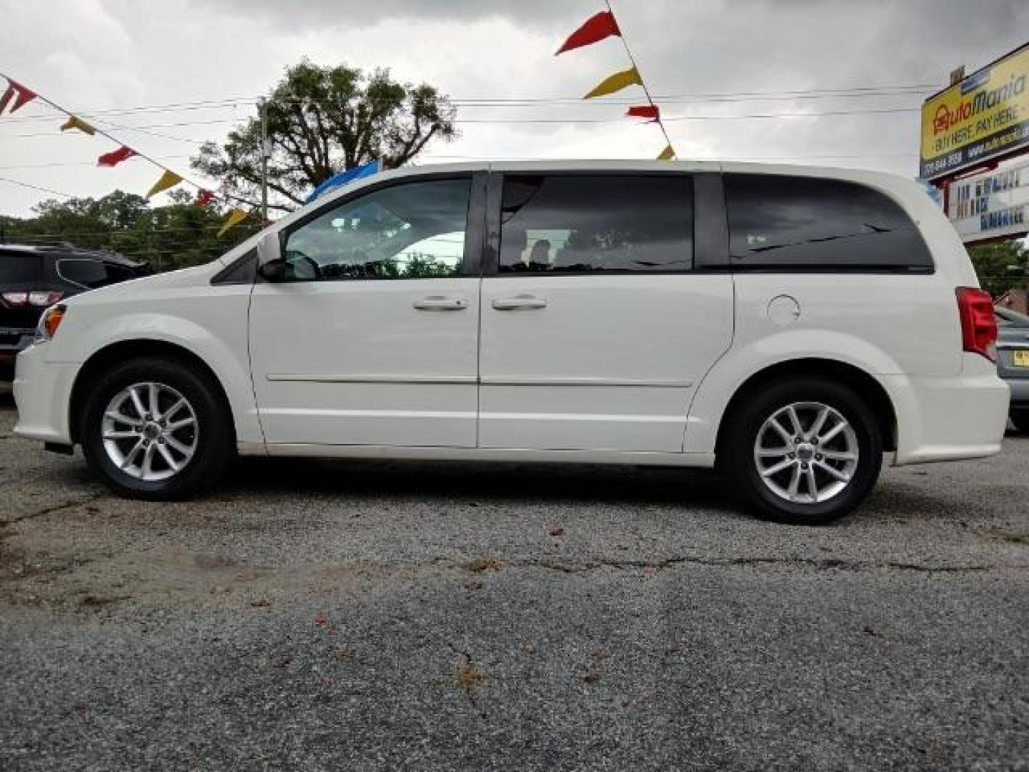 2013 White Dodge Grand Caravan SXT (2C4RDGCG2DR) with an 3.6L V6 DOHC 24V engine, 6-Speed Automatic transmission, located at 1806 Veterans Memorial Hwy SW, Austell, GA, 30168, (770) 944-9558, 33.817959, -84.606987 - Photo#5