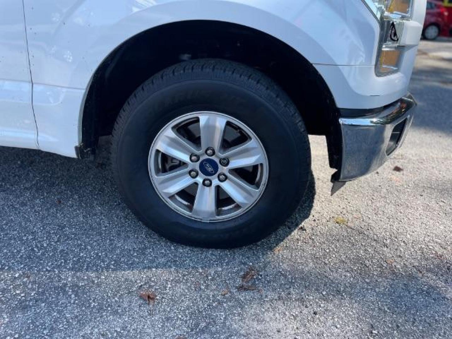 2015 White Ford F-150 XLT SuperCrew 5.5-ft. Bed 2WD (1FTEW1CF3FF) with an 5.0L V8 engine, 6-Speed Automatic transmission, located at 1806 Veterans Memorial Hwy SW, Austell, GA, 30168, (770) 944-9558, 33.817959, -84.606987 - Photo#16