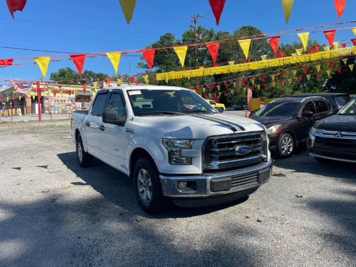 2015 White Ford F-150 XLT SuperCrew 5.5-ft. Bed 2WD (1FTEW1CF3FF) with an 5.0L V8 engine, 6-Speed Automatic transmission, located at 1806 Veterans Memorial Hwy SW, Austell, GA, 30168, (770) 944-9558, 33.817959, -84.606987 - Photo#2