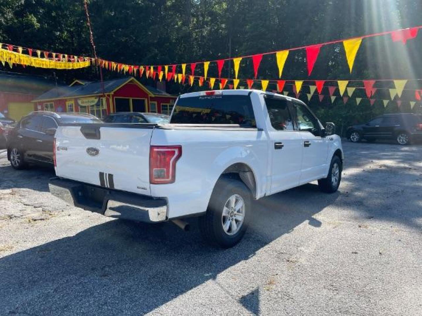 2015 White Ford F-150 XLT SuperCrew 5.5-ft. Bed 2WD (1FTEW1CF3FF) with an 5.0L V8 engine, 6-Speed Automatic transmission, located at 1806 Veterans Memorial Hwy SW, Austell, GA, 30168, (770) 944-9558, 33.817959, -84.606987 - Photo#4