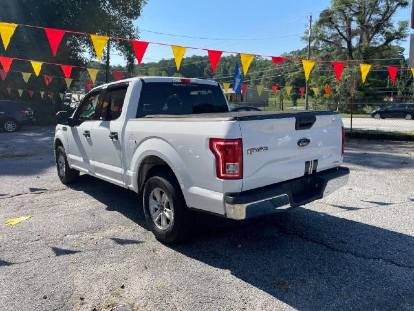 2015 White Ford F-150 XLT SuperCrew 5.5-ft. Bed 2WD (1FTEW1CF3FF) with an 5.0L V8 engine, 6-Speed Automatic transmission, located at 1806 Veterans Memorial Hwy SW, Austell, GA, 30168, (770) 944-9558, 33.817959, -84.606987 - Photo#5