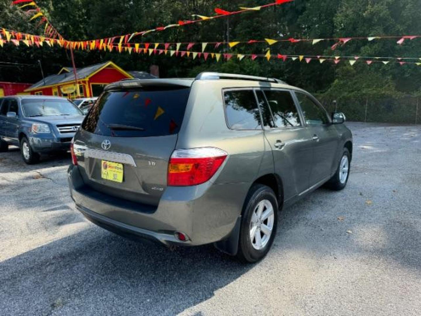 2008 Gray Toyota Highlander Base 4WD (JTEES41A582) with an 3.5L V6 DOHC 24V engine, 5-Speed Automatic transmission, located at 1806 Veterans Memorial Hwy SW, Austell, GA, 30168, (770) 944-9558, 33.817959, -84.606987 - Photo#3