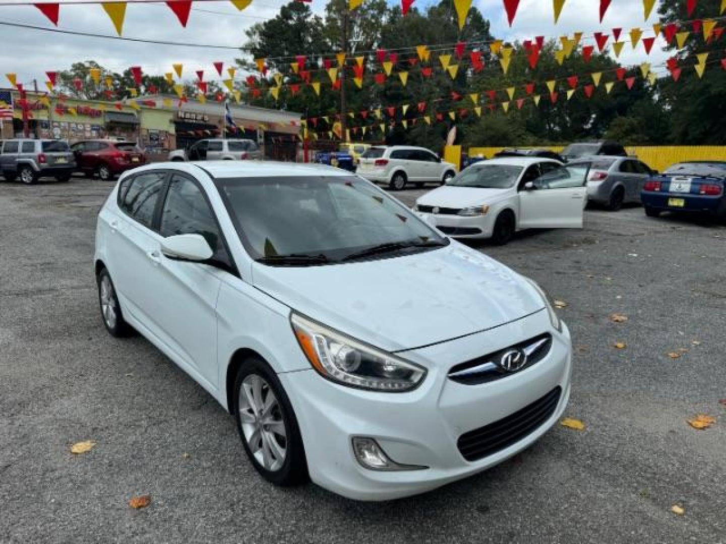 2014 White Hyundai Accent SE 5-Door (KMHCU5AE2EU) with an 1.6L L4 DOHC 16V engine, located at 1806 Veterans Memorial Hwy SW, Austell, GA, 30168, (770) 944-9558, 33.817959, -84.606987 - Photo#2