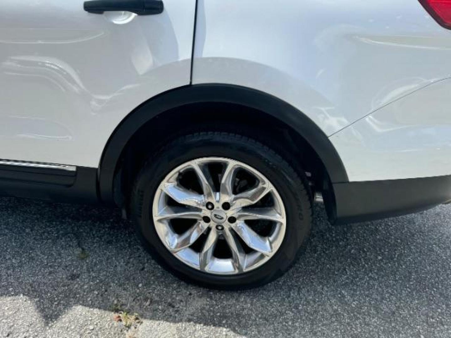 2014 White Ford Explorer Limited FWD (1FM5K7F82EG) with an 3.5L V6 DOHC 24V engine, 6-Speed Automatic transmission, located at 1806 Veterans Memorial Hwy SW, Austell, GA, 30168, (770) 944-9558, 33.817959, -84.606987 - Photo#26