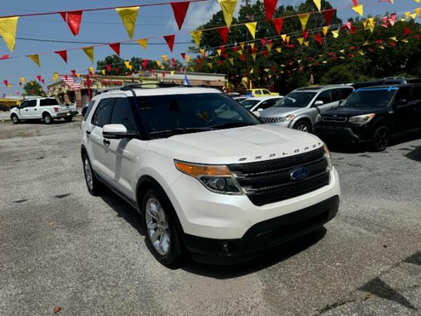 2014 White Ford Explorer Limited FWD (1FM5K7F82EG) with an 3.5L V6 DOHC 24V engine, 6-Speed Automatic transmission, located at 1806 Veterans Memorial Hwy SW, Austell, GA, 30168, (770) 944-9558, 33.817959, -84.606987 - Photo#2