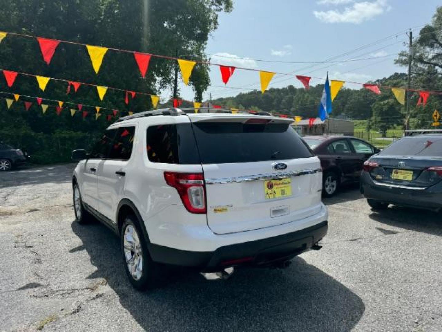 2014 White Ford Explorer Limited FWD (1FM5K7F82EG) with an 3.5L V6 DOHC 24V engine, 6-Speed Automatic transmission, located at 1806 Veterans Memorial Hwy SW, Austell, GA, 30168, (770) 944-9558, 33.817959, -84.606987 - Photo#3