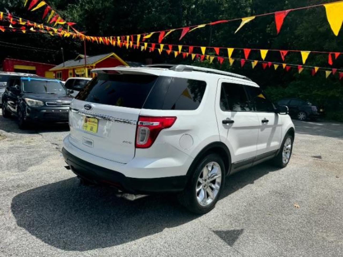 2014 White Ford Explorer Limited FWD (1FM5K7F82EG) with an 3.5L V6 DOHC 24V engine, 6-Speed Automatic transmission, located at 1806 Veterans Memorial Hwy SW, Austell, GA, 30168, (770) 944-9558, 33.817959, -84.606987 - Photo#5