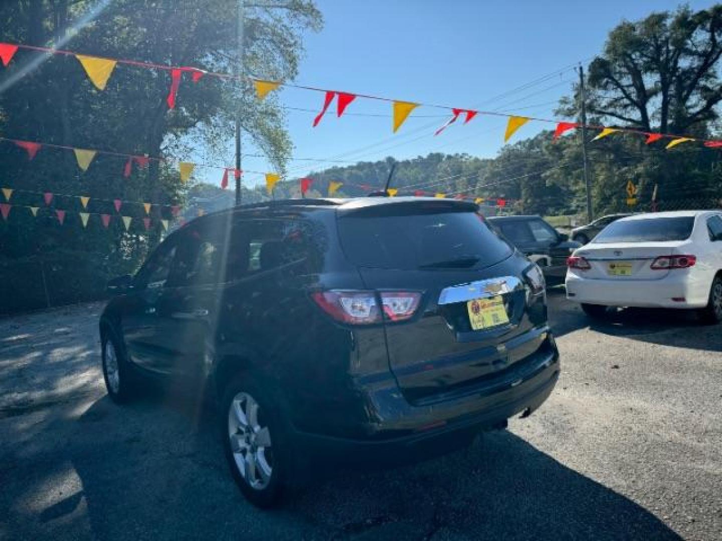 2016 Black Chevrolet Traverse 1LT FWD (1GNKRGKD0GJ) with an 3.6L V6 DOHC 24V engine, 6-Speed Automatic transmission, located at 1806 Veterans Memorial Hwy SW, Austell, GA, 30168, (770) 944-9558, 33.817959, -84.606987 - Photo#5