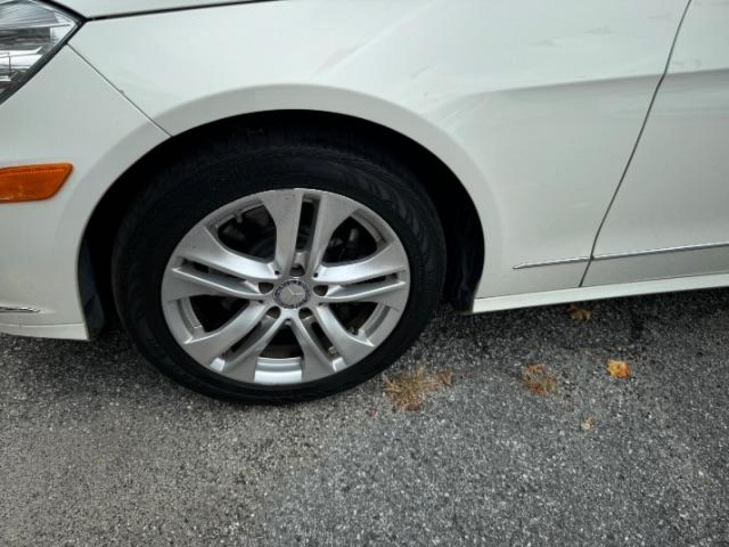 2011 White Mercedes-Benz E-Class E350 Sedan 4MATIC (WDDHF8HB0BA) with an 3.5L V6 DOHC 24V engine, 7-Speed Automatic transmission, located at 1806 Veterans Memorial Hwy SW, Austell, GA, 30168, (770) 944-9558, 33.817959, -84.606987 - Photo#19