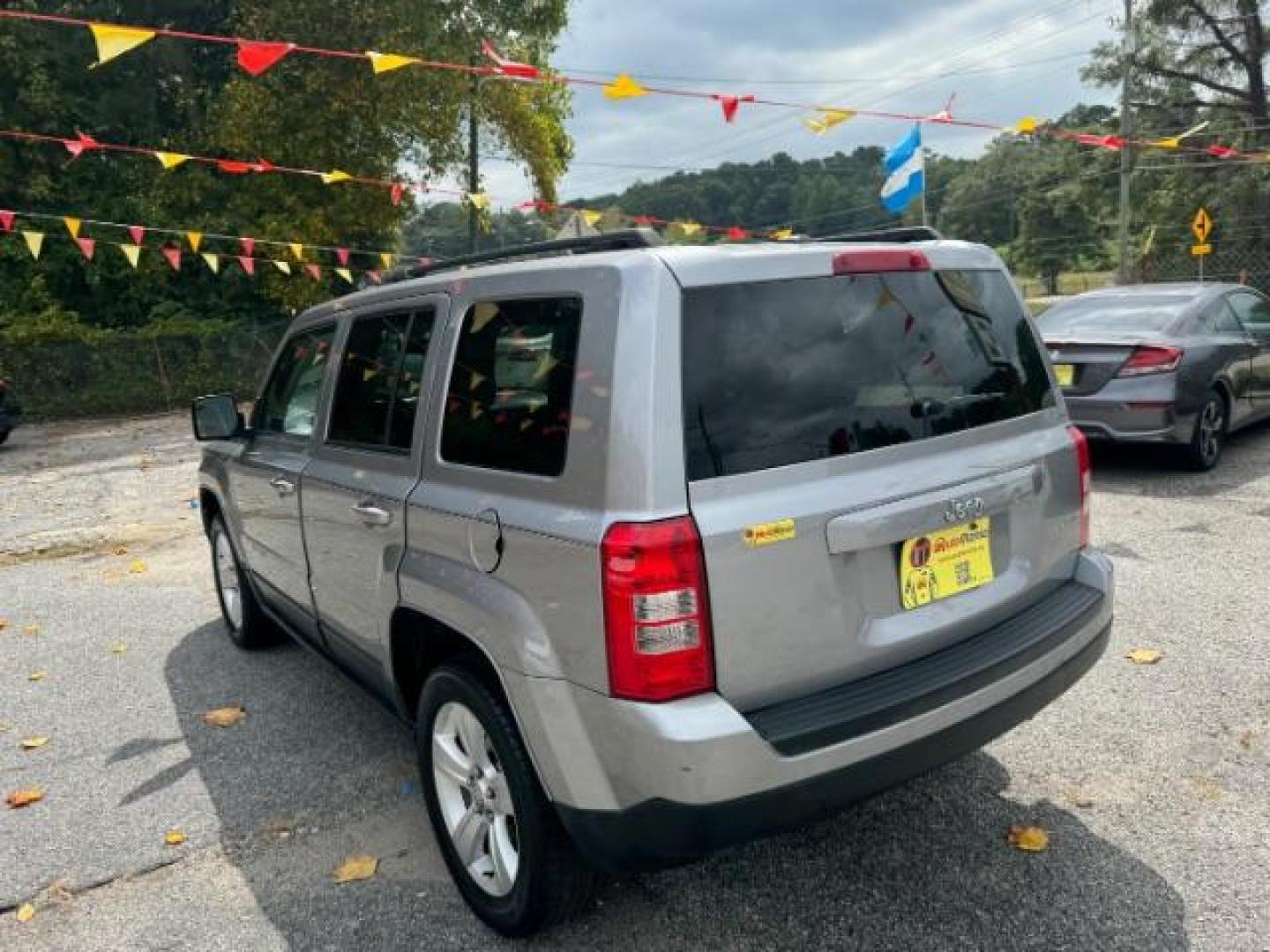 2017 Silver Jeep Patriot Latitude 2WD (1C4NJPFA8HD) with an 2.0L L4 DOHC 16V engine, Continuously Variable Transmission transmission, located at 1806 Veterans Memorial Hwy SW, Austell, GA, 30168, (770) 944-9558, 33.817959, -84.606987 - Photo#5