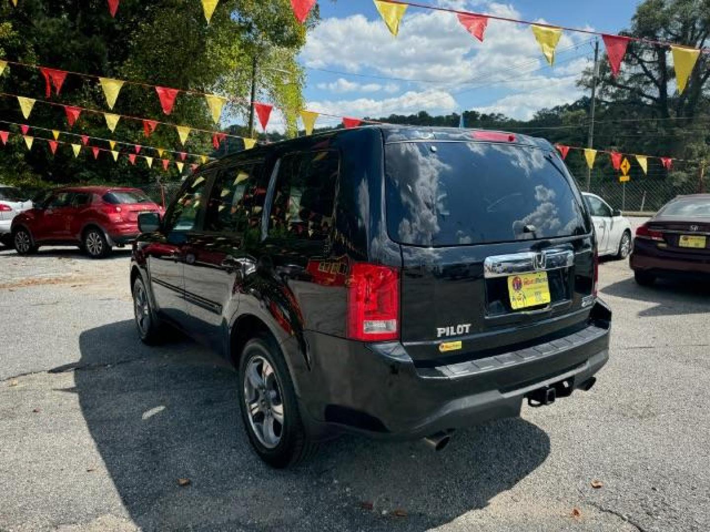 2015 Black Honda Pilot SE 4WD (5FNYF4H32FB) with an 3.5L V6 SOHC 24V engine, 5-Speed Automatic transmission, located at 1806 Veterans Memorial Hwy SW, Austell, GA, 30168, (770) 944-9558, 33.817959, -84.606987 - Photo#5