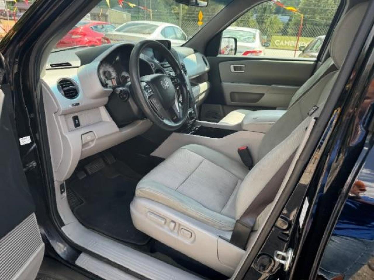 2015 Black Honda Pilot SE 4WD (5FNYF4H32FB) with an 3.5L V6 SOHC 24V engine, 5-Speed Automatic transmission, located at 1806 Veterans Memorial Hwy SW, Austell, GA, 30168, (770) 944-9558, 33.817959, -84.606987 - Photo#6