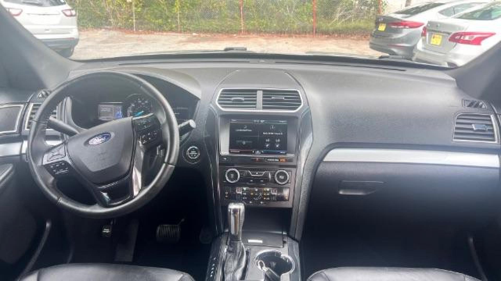 2016 SILVER Ford Explorer XLT FWD (1FM5K7D87GG) with an 3.5L V6 DOHC 24V engine, 6-Speed Automatic transmission, located at 1806 Veterans Memorial Hwy SW, Austell, GA, 30168, (770) 944-9558, 33.817959, -84.606987 - Photo#8