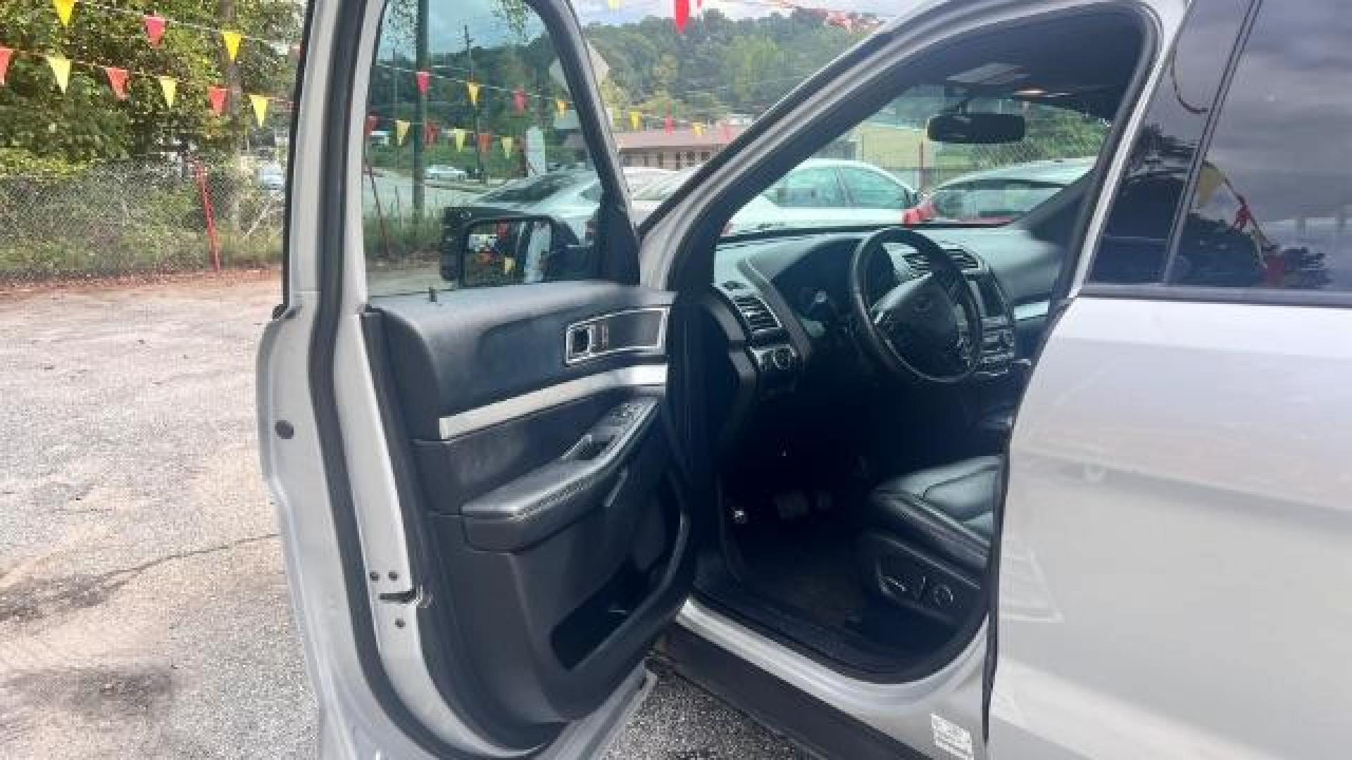 2016 SILVER Ford Explorer XLT FWD (1FM5K7D87GG) with an 3.5L V6 DOHC 24V engine, 6-Speed Automatic transmission, located at 1806 Veterans Memorial Hwy SW, Austell, GA, 30168, (770) 944-9558, 33.817959, -84.606987 - Photo#15