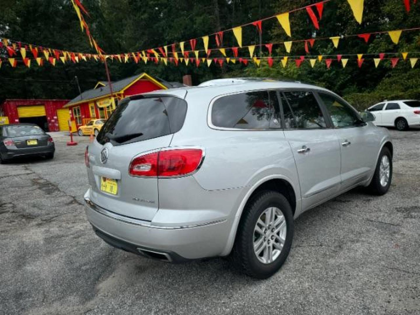 2015 Silver Buick Enclave Convenience FWD (5GAKRAKD5FJ) with an 3.6L V6 DOHC 24V engine, 6-Speed Automatic Overdrive transmission, located at 1806 Veterans Memorial Hwy SW, Austell, GA, 30168, (770) 944-9558, 33.817959, -84.606987 - Photo#3