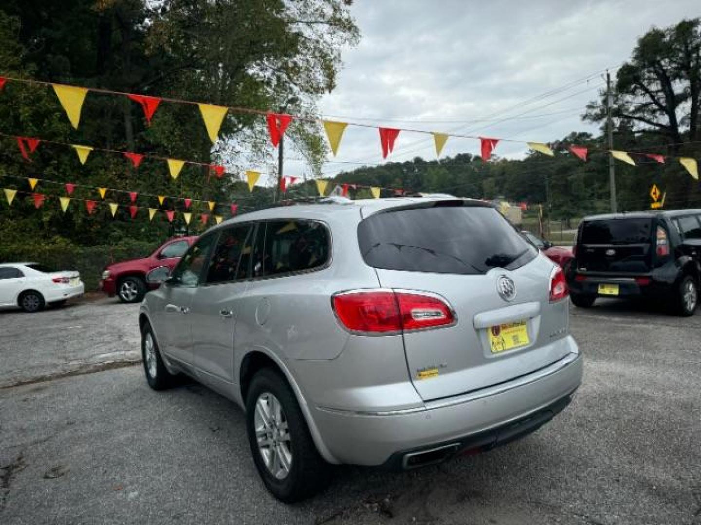 2015 Silver Buick Enclave Convenience FWD (5GAKRAKD5FJ) with an 3.6L V6 DOHC 24V engine, 6-Speed Automatic Overdrive transmission, located at 1806 Veterans Memorial Hwy SW, Austell, GA, 30168, (770) 944-9558, 33.817959, -84.606987 - Photo#5