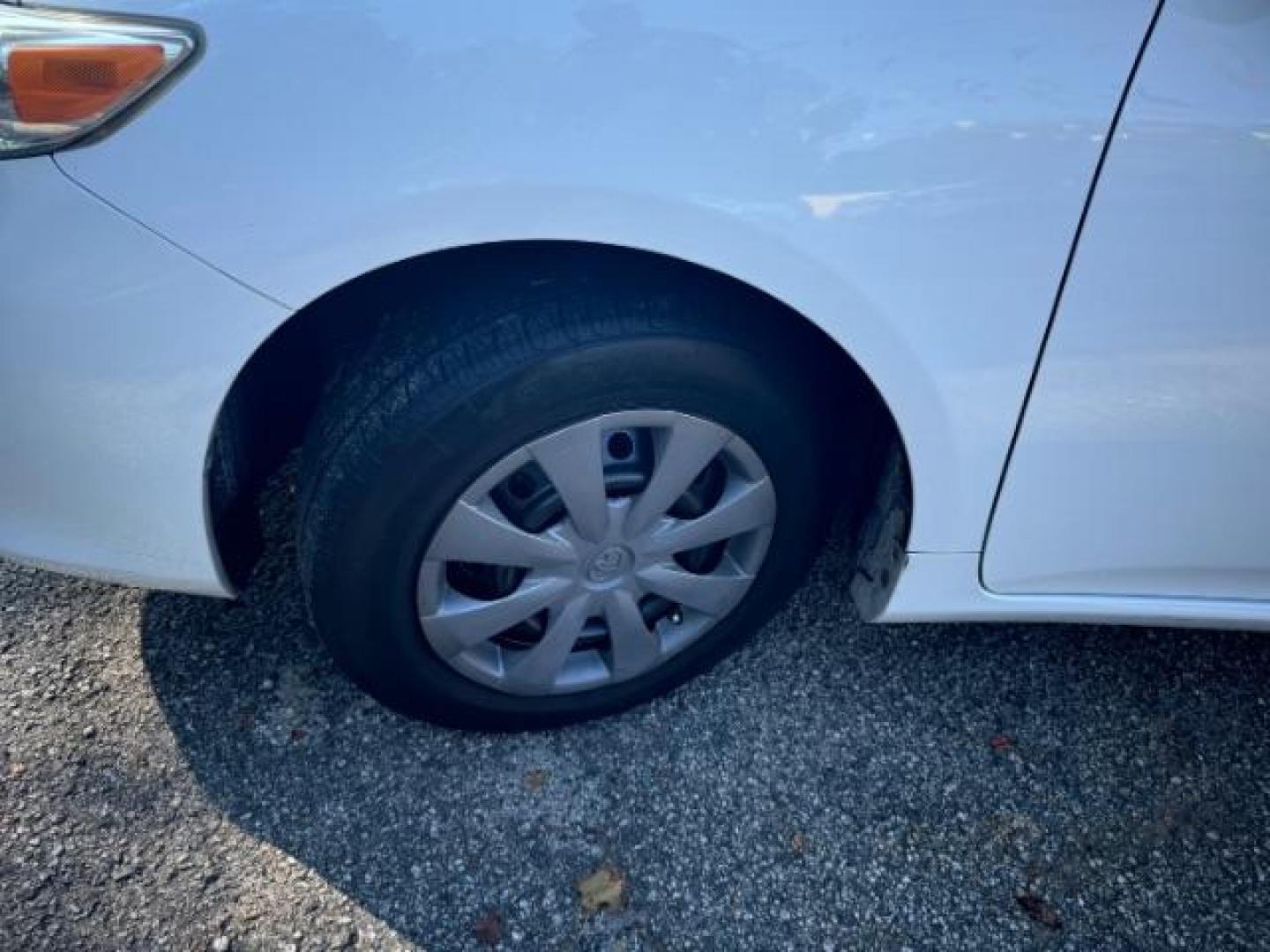 2012 White Toyota Camry SE (4T1BF1FK7CU) with an 2.5L L4 DOHC 16V engine, 6-Speed Automatic transmission, located at 1806 Veterans Memorial Hwy SW, Austell, GA, 30168, (770) 944-9558, 33.817959, -84.606987 - Photo#17