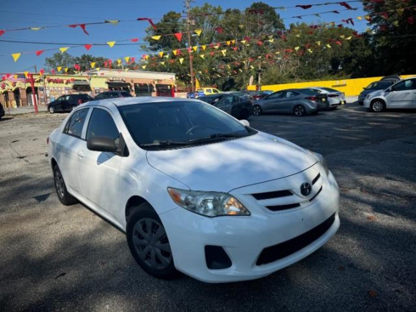 2012 White Toyota Camry SE (4T1BF1FK7CU) with an 2.5L L4 DOHC 16V engine, 6-Speed Automatic transmission, located at 1806 Veterans Memorial Hwy SW, Austell, GA, 30168, (770) 944-9558, 33.817959, -84.606987 - Photo#2