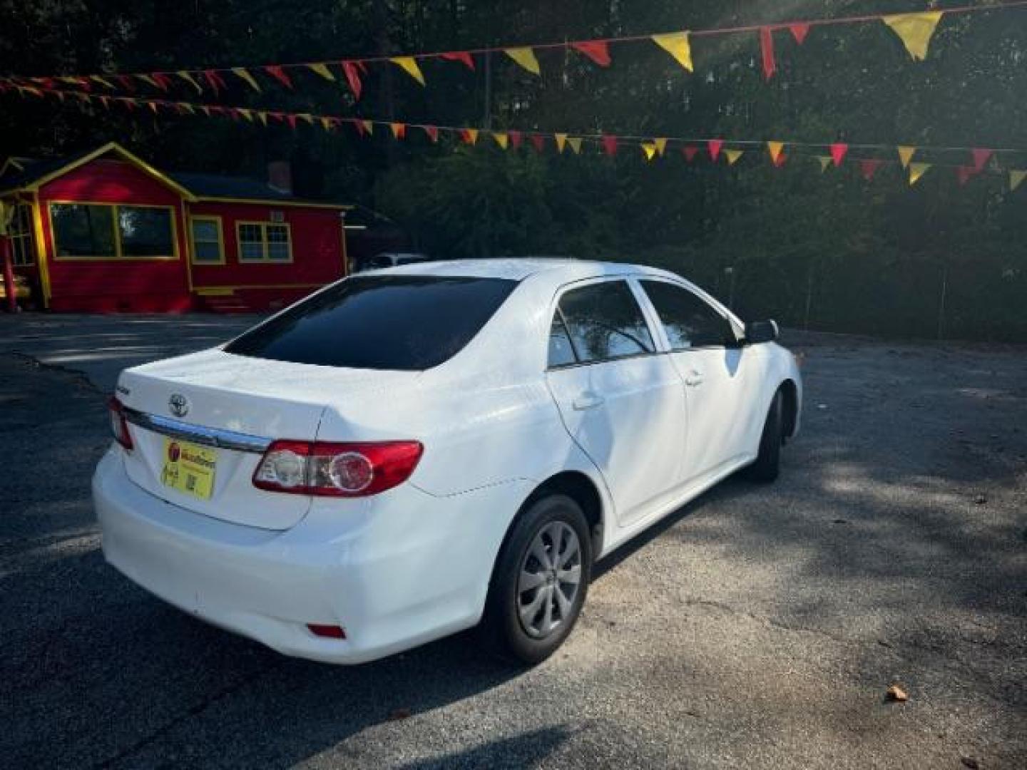 2012 White Toyota Camry SE (4T1BF1FK7CU) with an 2.5L L4 DOHC 16V engine, 6-Speed Automatic transmission, located at 1806 Veterans Memorial Hwy SW, Austell, GA, 30168, (770) 944-9558, 33.817959, -84.606987 - Photo#3