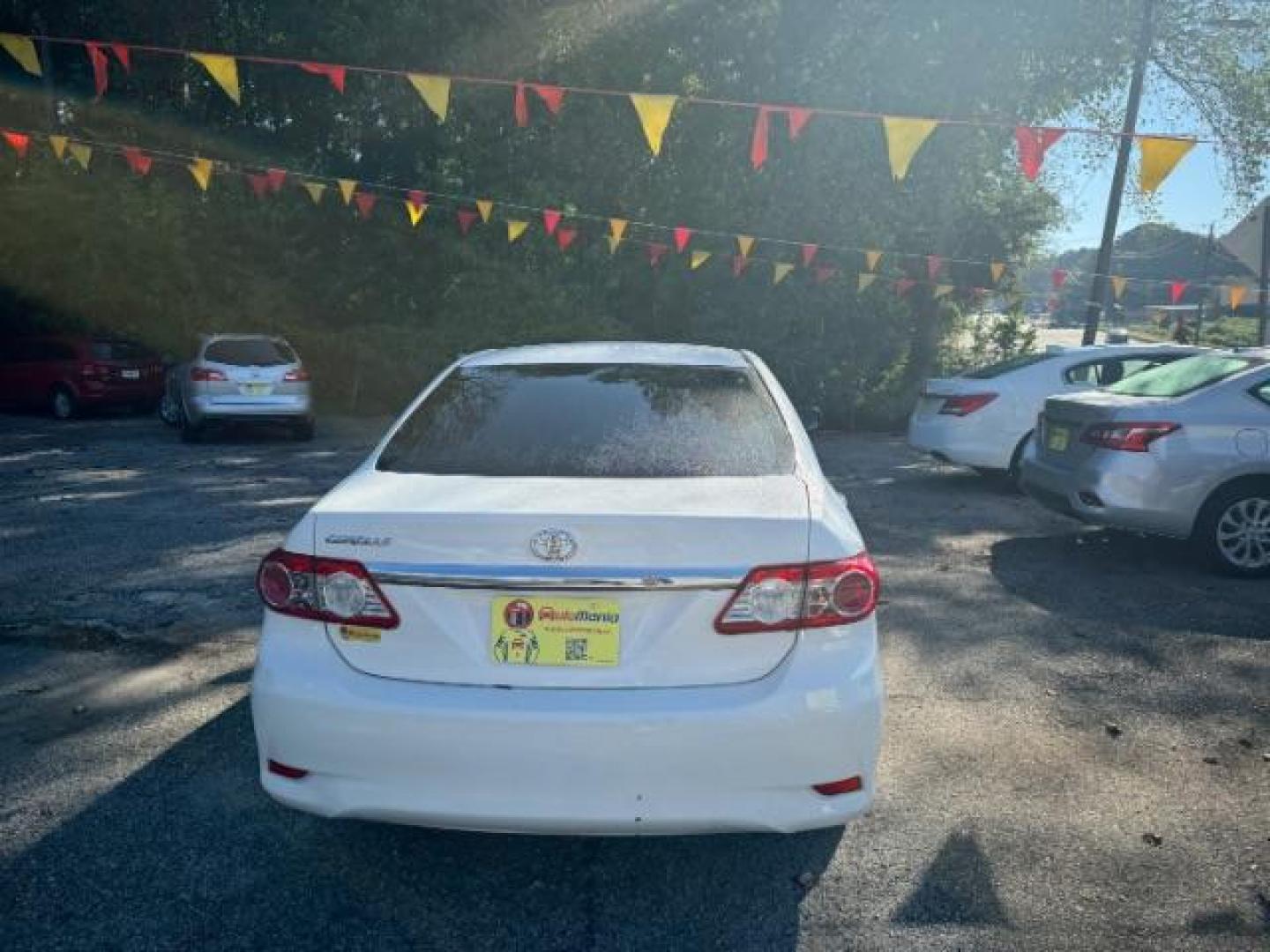 2012 White Toyota Camry SE (4T1BF1FK7CU) with an 2.5L L4 DOHC 16V engine, 6-Speed Automatic transmission, located at 1806 Veterans Memorial Hwy SW, Austell, GA, 30168, (770) 944-9558, 33.817959, -84.606987 - Photo#4