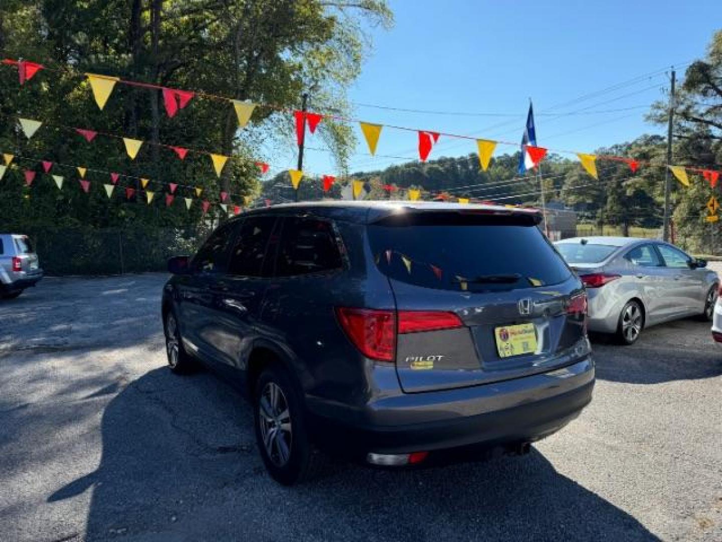 2017 Gray Honda Pilot EXL 2WD (5FNYF5H50HB) with an 3.5L V6 SOHC 24V engine, 6-Speed Automatic transmission, located at 1806 Veterans Memorial Hwy SW, Austell, GA, 30168, (770) 944-9558, 33.817959, -84.606987 - Photo#5