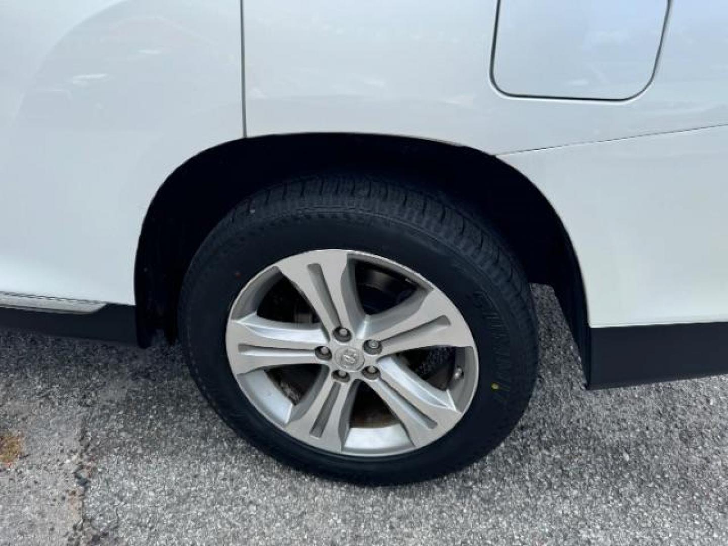 2012 White Toyota Highlander Limited 4WD (5TDDK3EH9CS) with an 3.5L V6 DOHC 24V engine, 5-Speed Automatic transmission, located at 1806 Veterans Memorial Hwy SW, Austell, GA, 30168, (770) 944-9558, 33.817959, -84.606987 - Photo#22