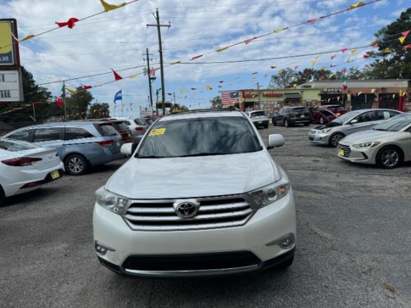 2012 White Toyota Highlander Limited 4WD (5TDDK3EH9CS) with an 3.5L V6 DOHC 24V engine, 5-Speed Automatic transmission, located at 1806 Veterans Memorial Hwy SW, Austell, GA, 30168, (770) 944-9558, 33.817959, -84.606987 - Photo#2