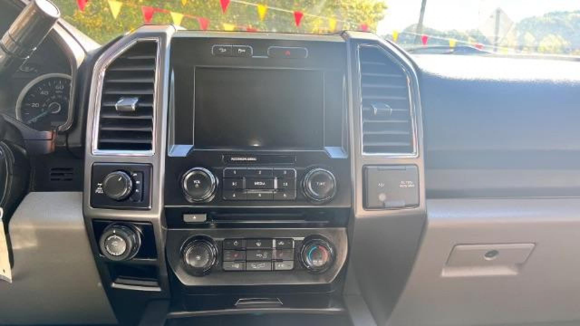 2017 White Ford F-150 XLT SuperCrew 6.5-ft. Bed 4WD (1FTEW1EF1HK) with an 5.0L V8 engine, 6-Speed Automatic transmission, located at 1806 Veterans Memorial Hwy SW, Austell, GA, 30168, (770) 944-9558, 33.817959, -84.606987 - Photo#8