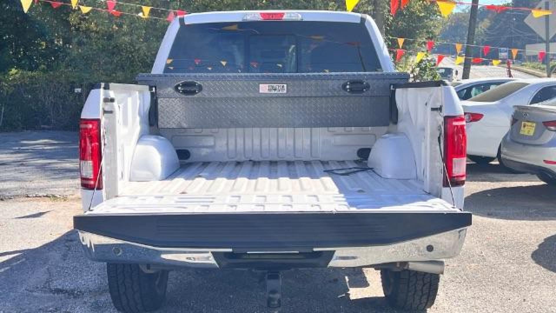 2017 White Ford F-150 XLT SuperCrew 6.5-ft. Bed 4WD (1FTEW1EF1HK) with an 5.0L V8 engine, 6-Speed Automatic transmission, located at 1806 Veterans Memorial Hwy SW, Austell, GA, 30168, (770) 944-9558, 33.817959, -84.606987 - Photo#4