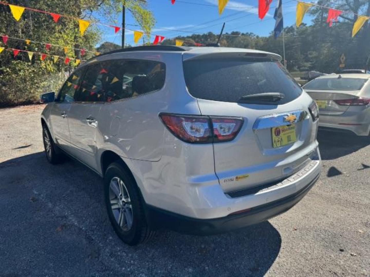 2016 Silver Chevrolet Traverse 2LT AWD (1GNKVHKD5GJ) with an 3.6L V6 DOHC 24V engine, 6-Speed Automatic transmission, located at 1806 Veterans Memorial Hwy SW, Austell, GA, 30168, (770) 944-9558, 33.817959, -84.606987 - Photo#5