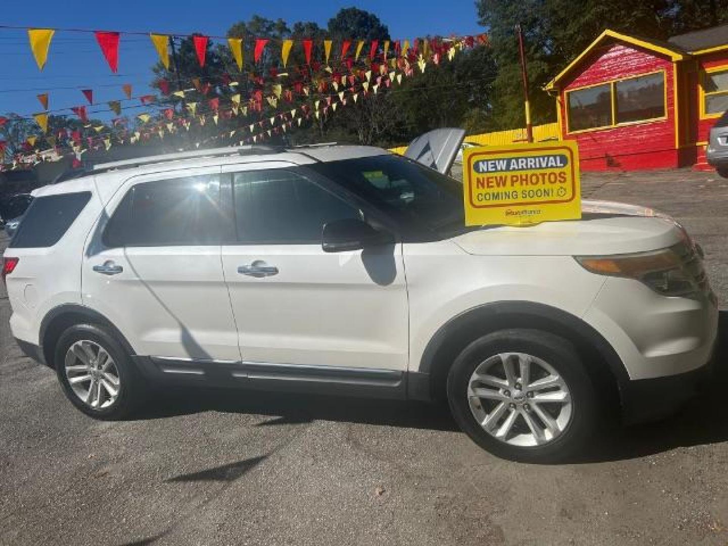 2013 White Ford Explorer XLT 4WD (1FM5K8D88DG) with an 3.5L V6 DOHC 24V engine, 6-Speed Automatic transmission, located at 1806 Veterans Memorial Hwy SW, Austell, GA, 30168, (770) 944-9558, 33.817959, -84.606987 - Photo#0