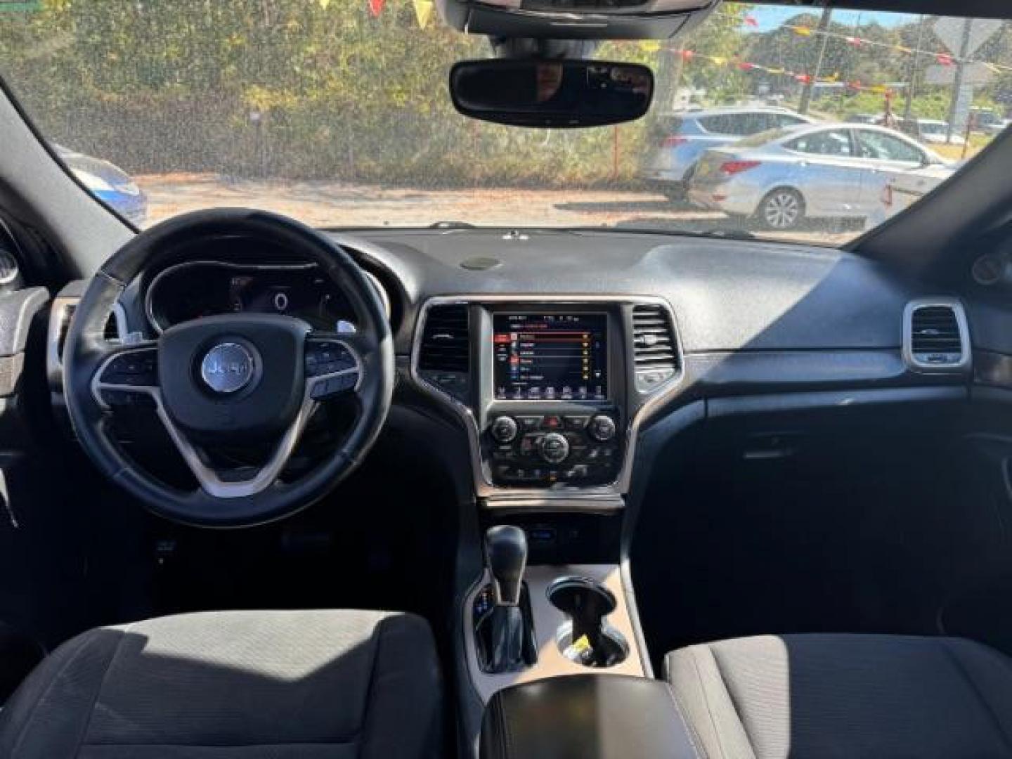 2017 White Jeep Grand Cherokee Laredo 4WD (1C4RJFAG0HC) with an 3.6L V6 DOHC 24V engine, 8-Speed Automatic transmission, located at 1806 Veterans Memorial Hwy SW, Austell, GA, 30168, (770) 944-9558, 33.817959, -84.606987 - Photo#11