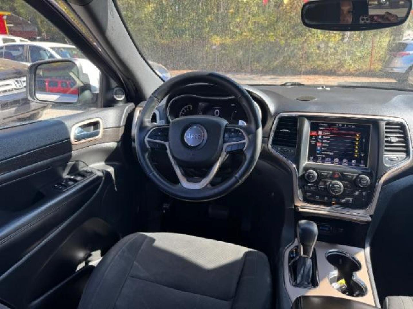 2017 White Jeep Grand Cherokee Laredo 4WD (1C4RJFAG0HC) with an 3.6L V6 DOHC 24V engine, 8-Speed Automatic transmission, located at 1806 Veterans Memorial Hwy SW, Austell, GA, 30168, (770) 944-9558, 33.817959, -84.606987 - Photo#12