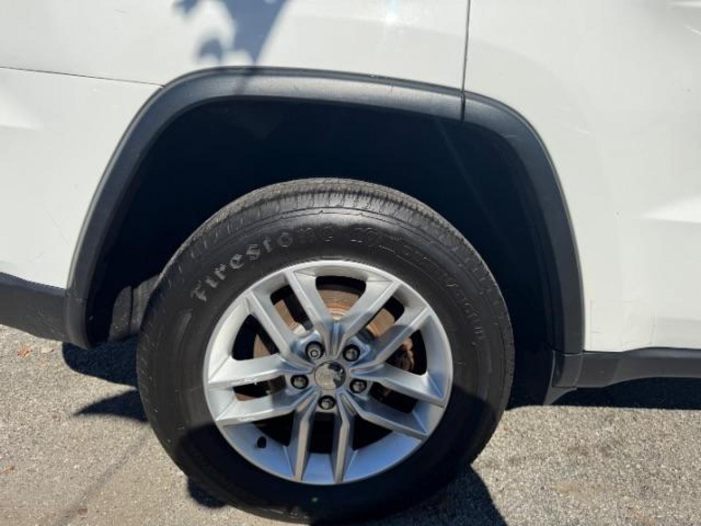 2017 White Jeep Grand Cherokee Laredo 4WD (1C4RJFAG0HC) with an 3.6L V6 DOHC 24V engine, 8-Speed Automatic transmission, located at 1806 Veterans Memorial Hwy SW, Austell, GA, 30168, (770) 944-9558, 33.817959, -84.606987 - Photo#21