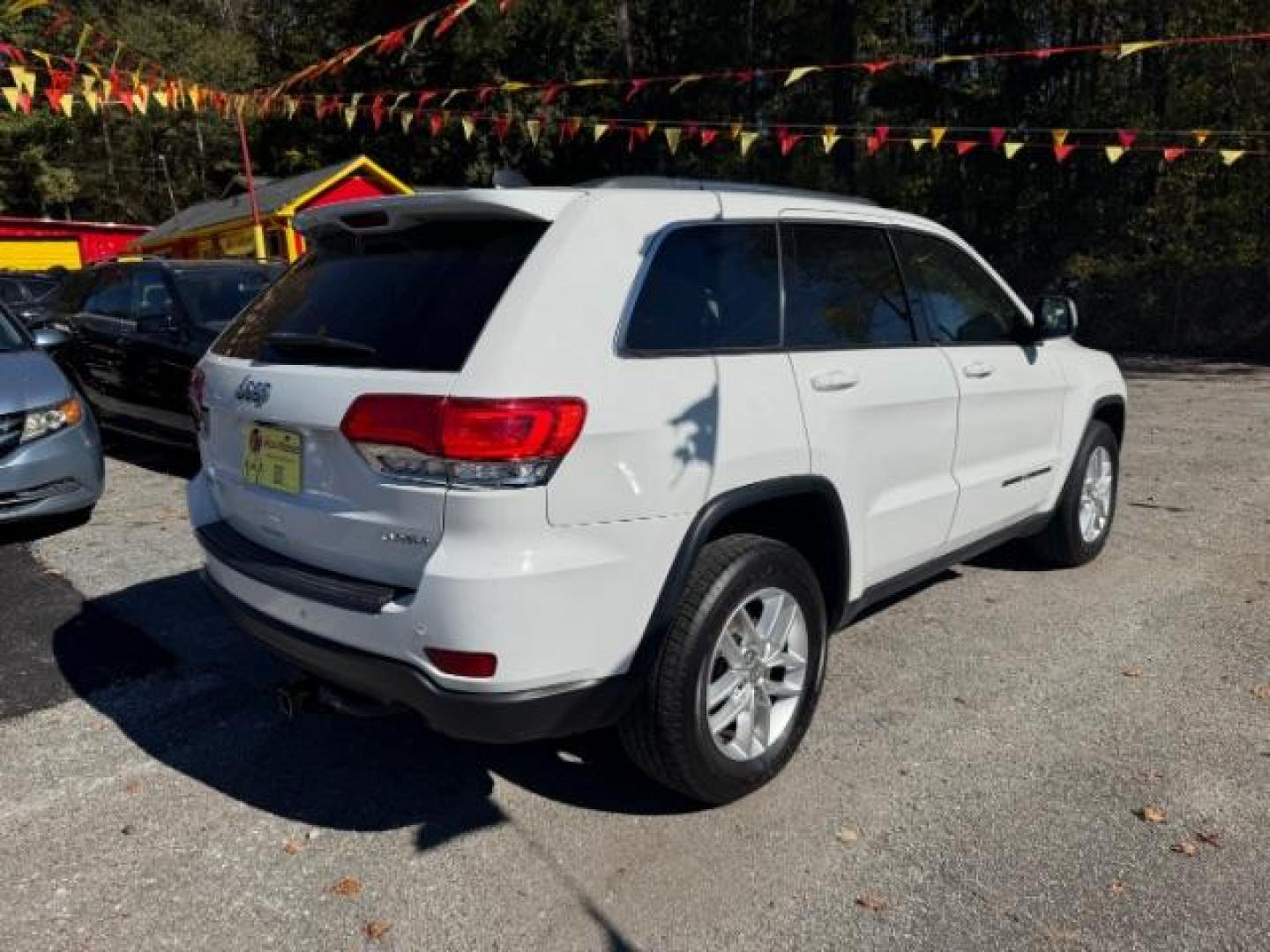 2017 White Jeep Grand Cherokee Laredo 4WD (1C4RJFAG0HC) with an 3.6L V6 DOHC 24V engine, 8-Speed Automatic transmission, located at 1806 Veterans Memorial Hwy SW, Austell, GA, 30168, (770) 944-9558, 33.817959, -84.606987 - Photo#3