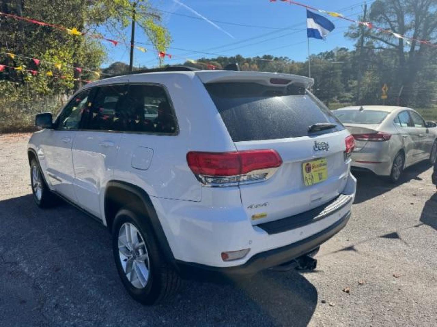 2017 White Jeep Grand Cherokee Laredo 4WD (1C4RJFAG0HC) with an 3.6L V6 DOHC 24V engine, 8-Speed Automatic transmission, located at 1806 Veterans Memorial Hwy SW, Austell, GA, 30168, (770) 944-9558, 33.817959, -84.606987 - Photo#5