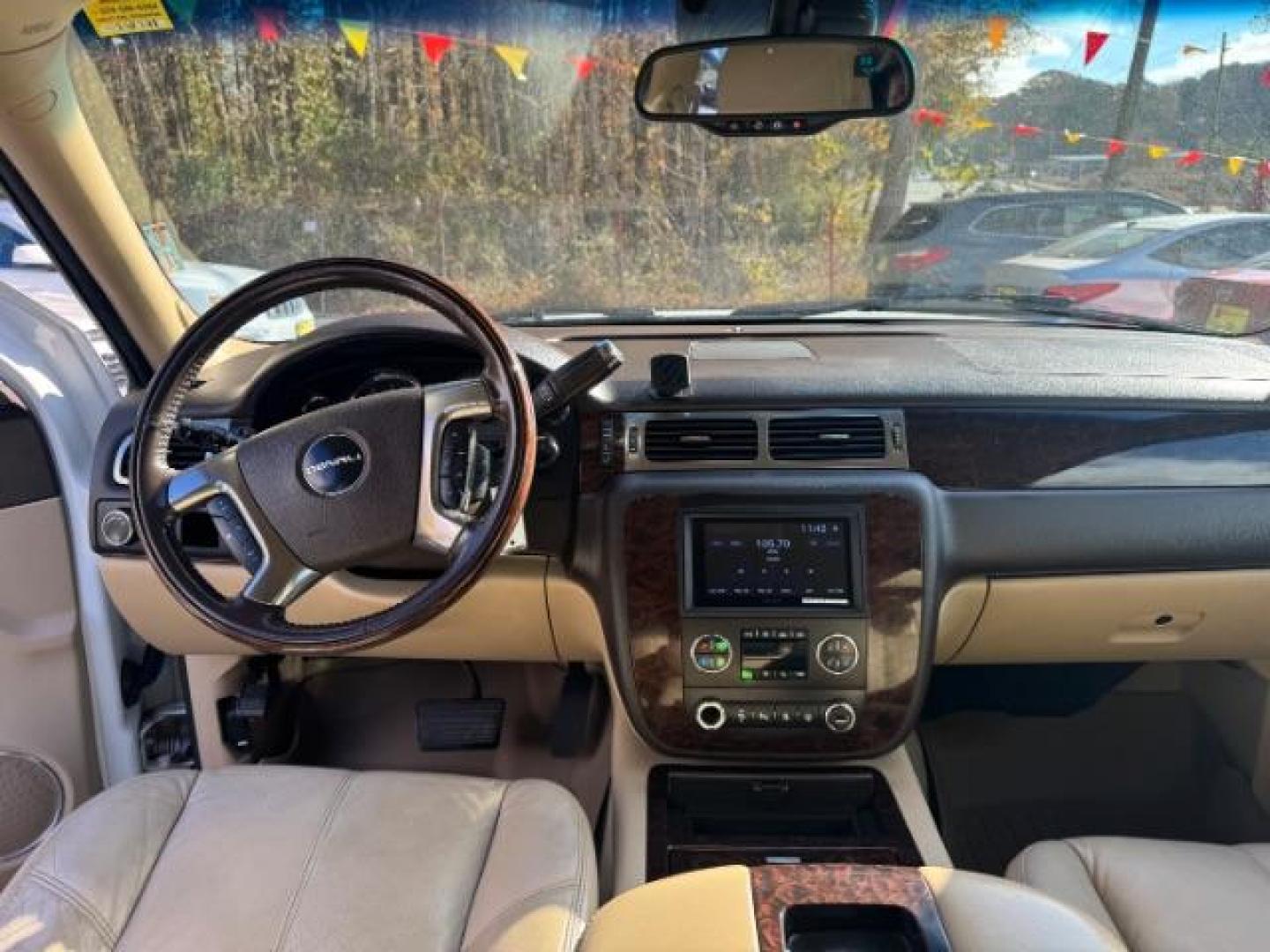 2007 White GMC Yukon Denali XL AWD (1GKFK66887J) with an 6.2L V8 OHV 16V engine, 4-Speed Automatic transmission, located at 1806 Veterans Memorial Hwy SW, Austell, GA, 30168, (770) 944-9558, 33.817959, -84.606987 - Photo#12