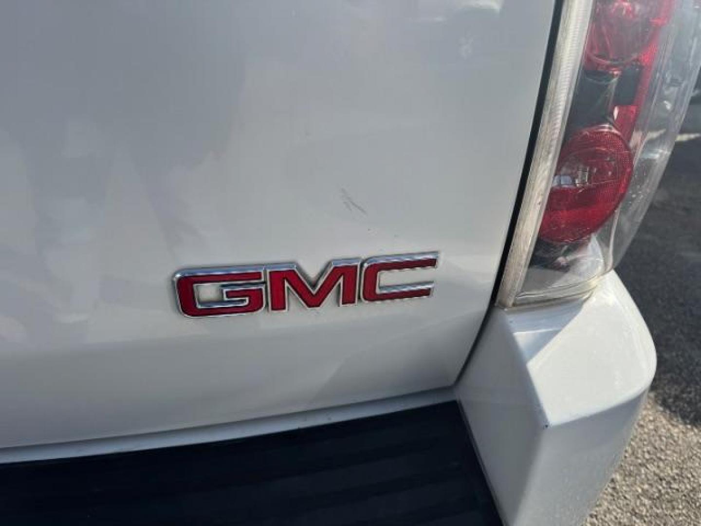 2007 White GMC Yukon Denali XL AWD (1GKFK66887J) with an 6.2L V8 OHV 16V engine, 4-Speed Automatic transmission, located at 1806 Veterans Memorial Hwy SW, Austell, GA, 30168, (770) 944-9558, 33.817959, -84.606987 - Photo#20